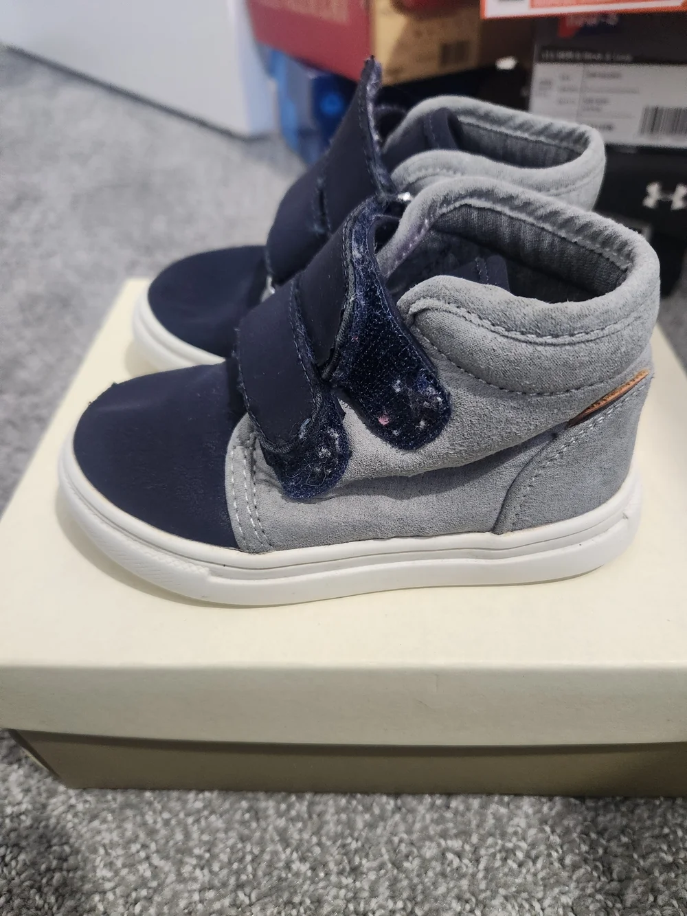 Kids Navy and Light Gray Velcro Sneakers Tucker + Tate Size 5